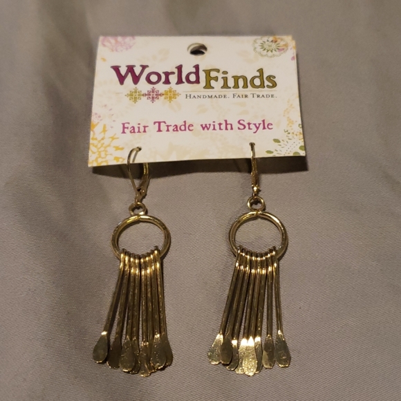 World Finds Gold Earrings - Picture 2 of 3